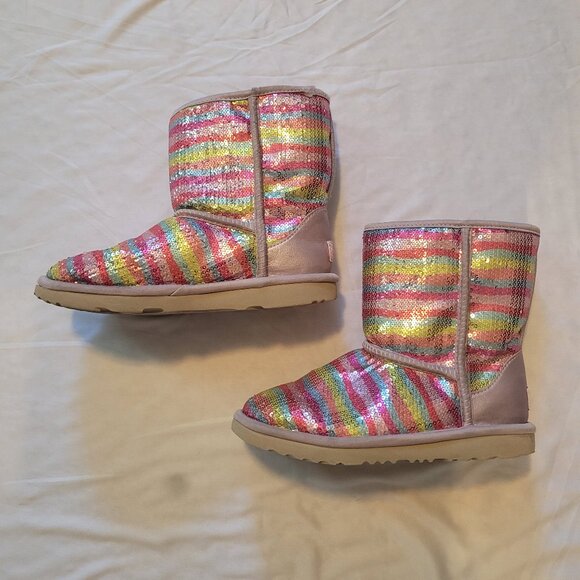UGG Kids' Classic II Mural Rainbow Sequin Boots size 4 - Picture 1 of 8